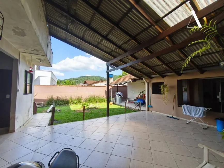 Casa com 3 quartos à venda, 398m2 em Parque Guarani, Joinville - SC - imagem 2 Foto 2 de Casa com 3 quartos à venda, 398m2 em Parque Guarani, Joinville - SC