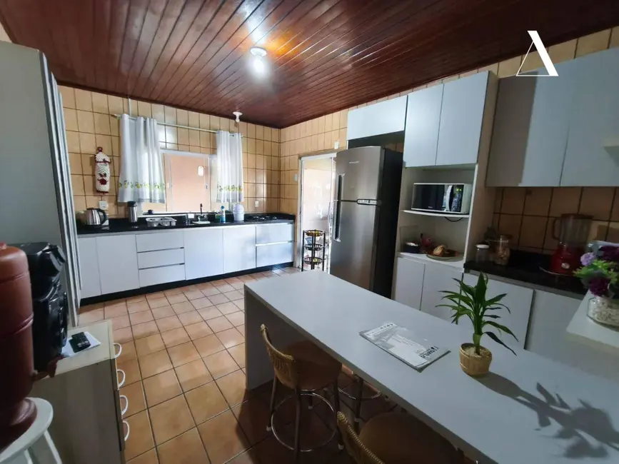 Casa com 3 quartos à venda, 398m2 em Parque Guarani, Joinville - SC - imagem 4 Foto 4 de Casa com 3 quartos à venda, 398m2 em Parque Guarani, Joinville - SC