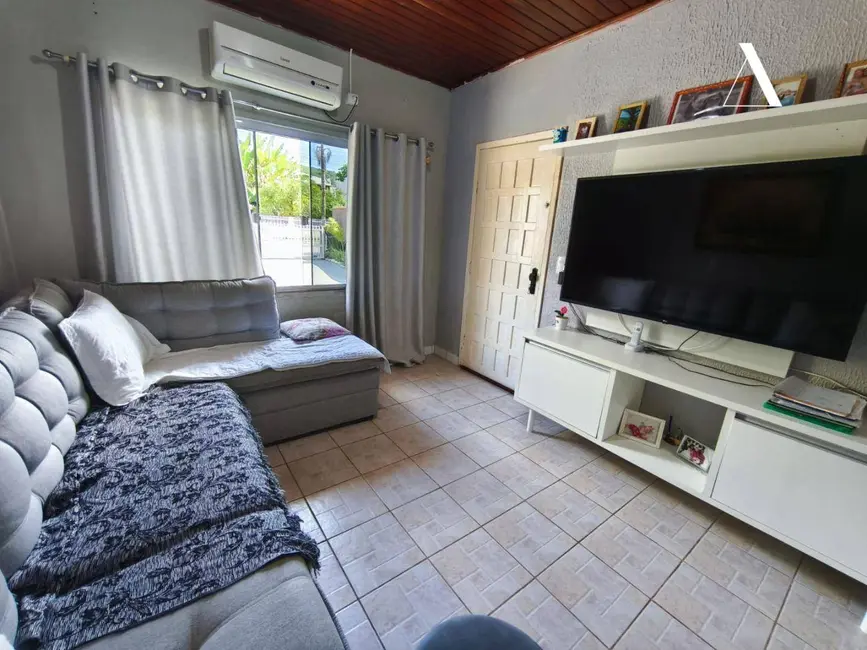 Casa com 3 quartos à venda, 398m2 em Parque Guarani, Joinville - SC - imagem 6 Foto 6 de Casa com 3 quartos à venda, 398m2 em Parque Guarani, Joinville - SC