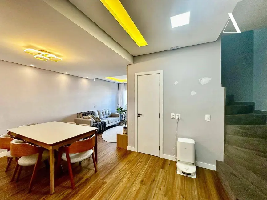 Casa com 3 quartos à venda, 82m2 em Boehmerwald, Joinville - SC - imagem 8 Foto 8 de Casa com 3 quartos à venda, 82m2 em Boehmerwald, Joinville - SC