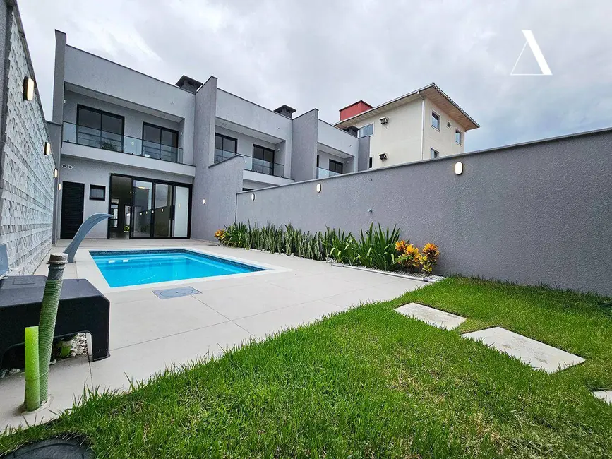 Foto 1 de Casa com 3 quartos à venda, 204m2 em Santo Antônio, Joinville - SC