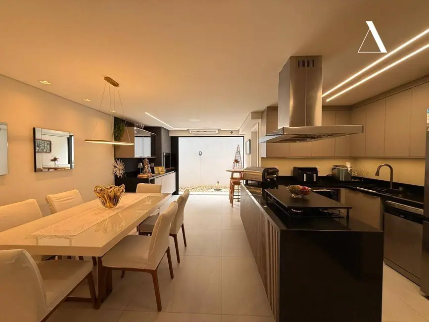 Foto 9 de Casa com 3 quartos à venda, 120m2 em América, Joinville - SC