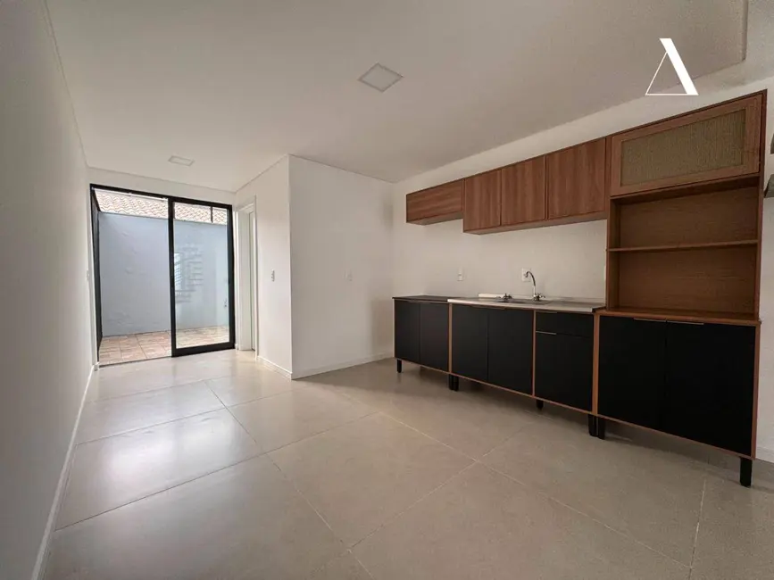 Foto 3 de Casa com 2 quartos à venda, 69m2 em Costa e Silva, Joinville - SC