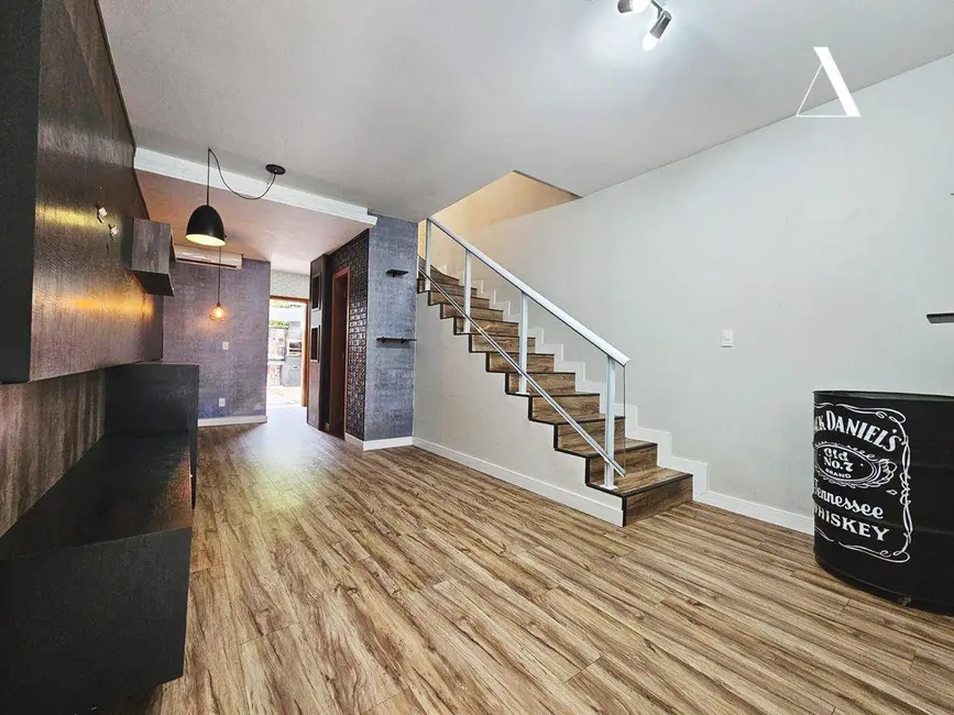 Casa com 2 quartos à venda, 77m2 em Aventureiro, Joinville - SC - imagem 1 Foto 1 de Casa com 2 quartos à venda, 77m2 em Aventureiro, Joinville - SC