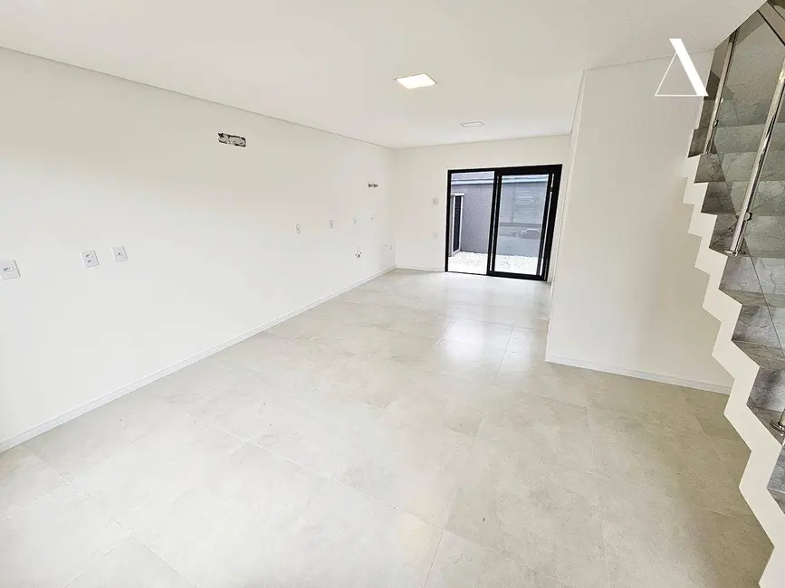 Casa com 3 quartos à venda, 86m2 em América, Joinville - SC - imagem 4 Foto 4 de Casa com 3 quartos à venda, 86m2 em América, Joinville - SC