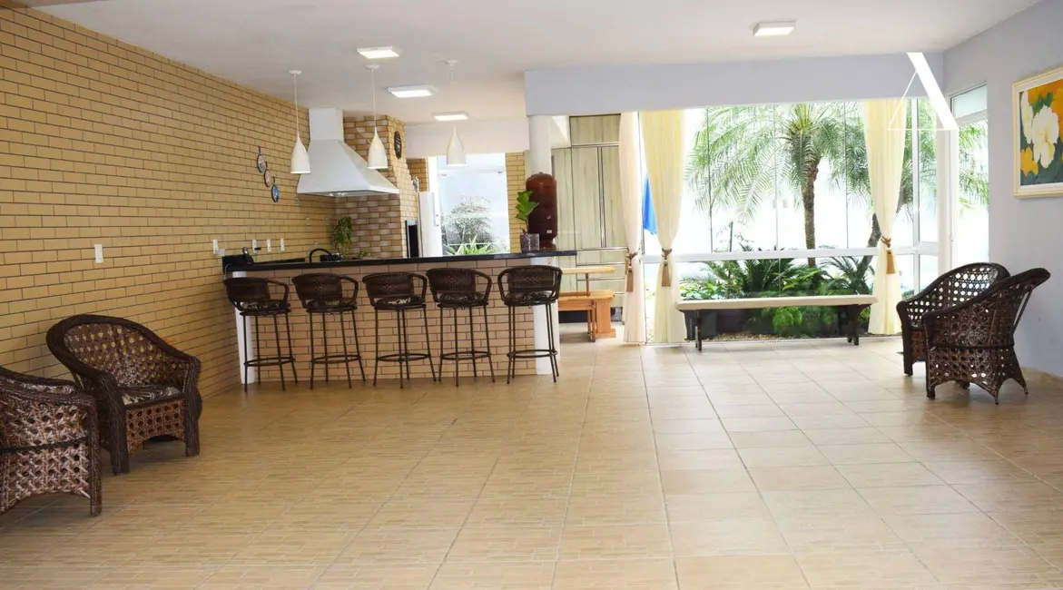 Foto 3 de Casa com 4 quartos à venda, 552m2 em Glória, Joinville - SC