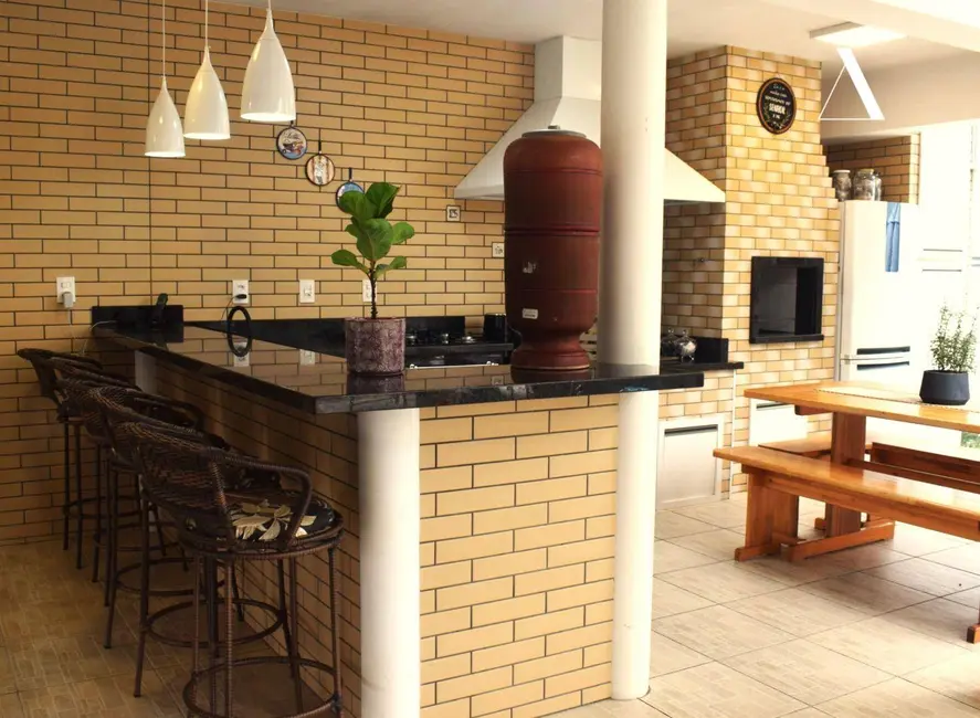 Foto 6 de Casa com 4 quartos à venda, 552m2 em Glória, Joinville - SC