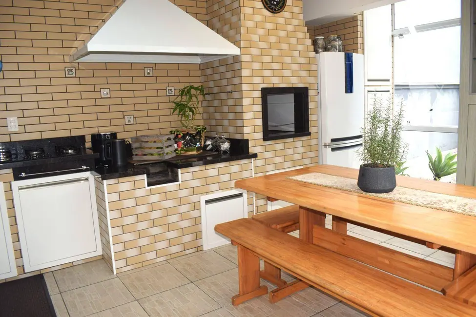 Foto 5 de Casa com 4 quartos à venda, 552m2 em Glória, Joinville - SC