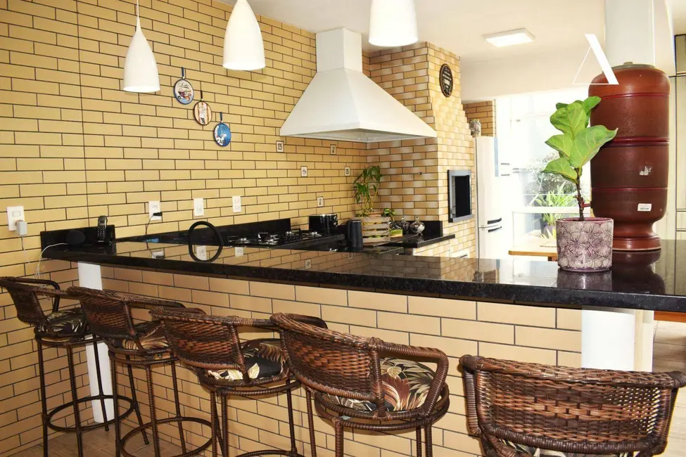 Foto 4 de Casa com 4 quartos à venda, 552m2 em Glória, Joinville - SC
