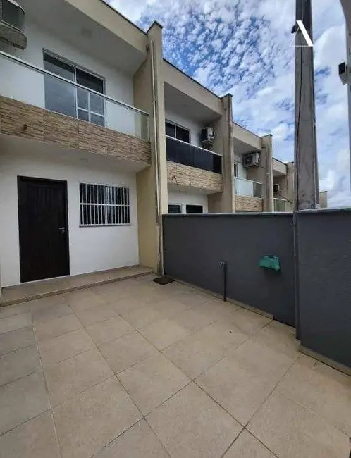 Foto 2 de Casa com 2 quartos à venda, 68m2 em Costa e Silva, Joinville - SC