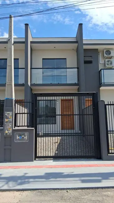 Foto 1 de Casa com 2 quartos à venda, 62m2 em Nova Brasília, Joinville - SC