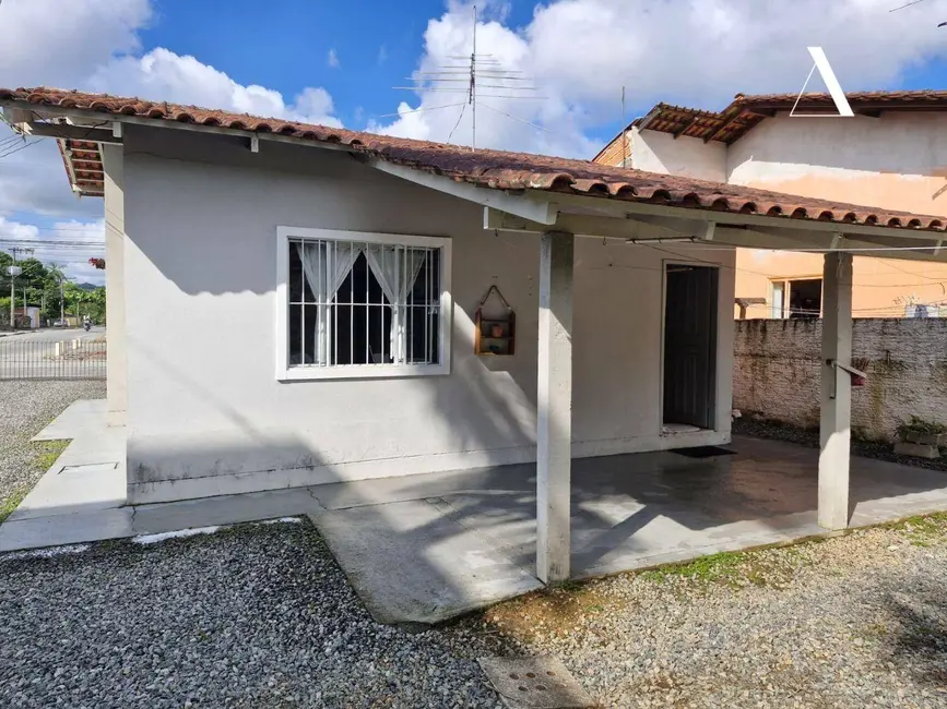 Foto 3 de Casa com 3 quartos à venda, 450m2 em João Costa, Joinville - SC