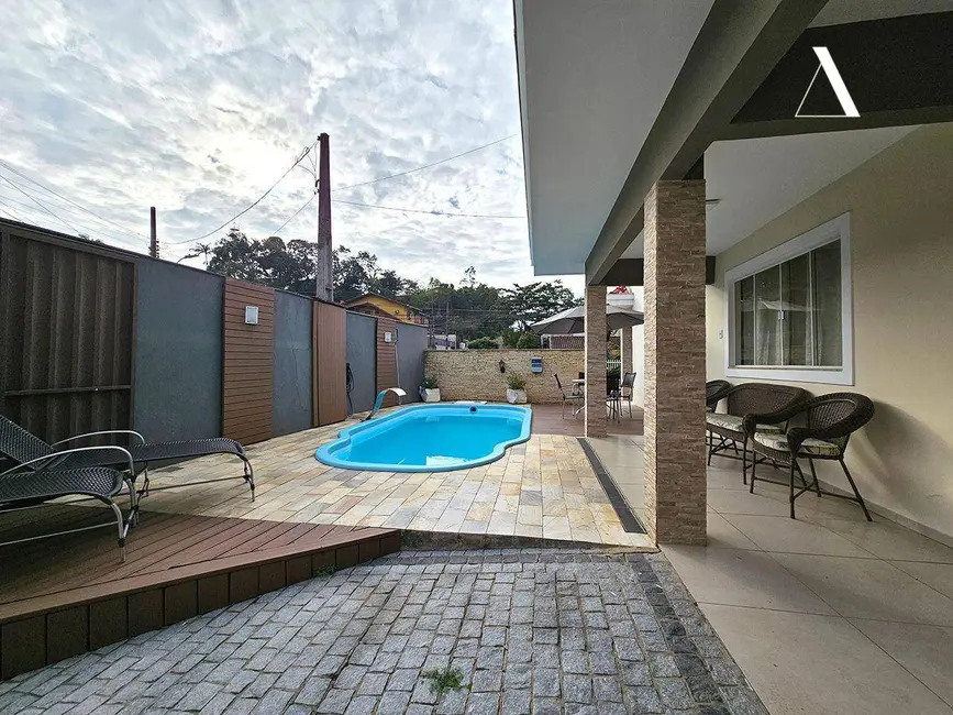 Casa com 3 quartos à venda, 186m2 em Floresta, Joinville - SC - imagem 2 Foto 2 de Casa com 3 quartos à venda, 186m2 em Floresta, Joinville - SC