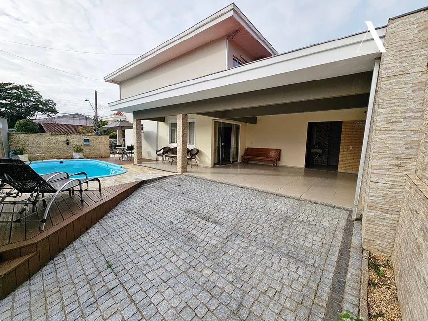 Casa com 3 quartos à venda, 186m2 em Floresta, Joinville - SC - imagem 1 Foto 1 de Casa com 3 quartos à venda, 186m2 em Floresta, Joinville - SC
