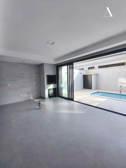 Foto 1 de Casa com 3 quartos à venda, 450m2 em Glória, Joinville - SC