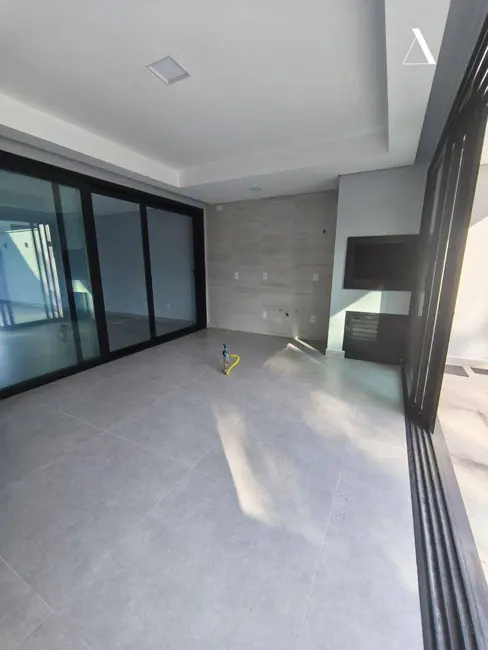 Foto 6 de Casa com 3 quartos à venda, 450m2 em Glória, Joinville - SC