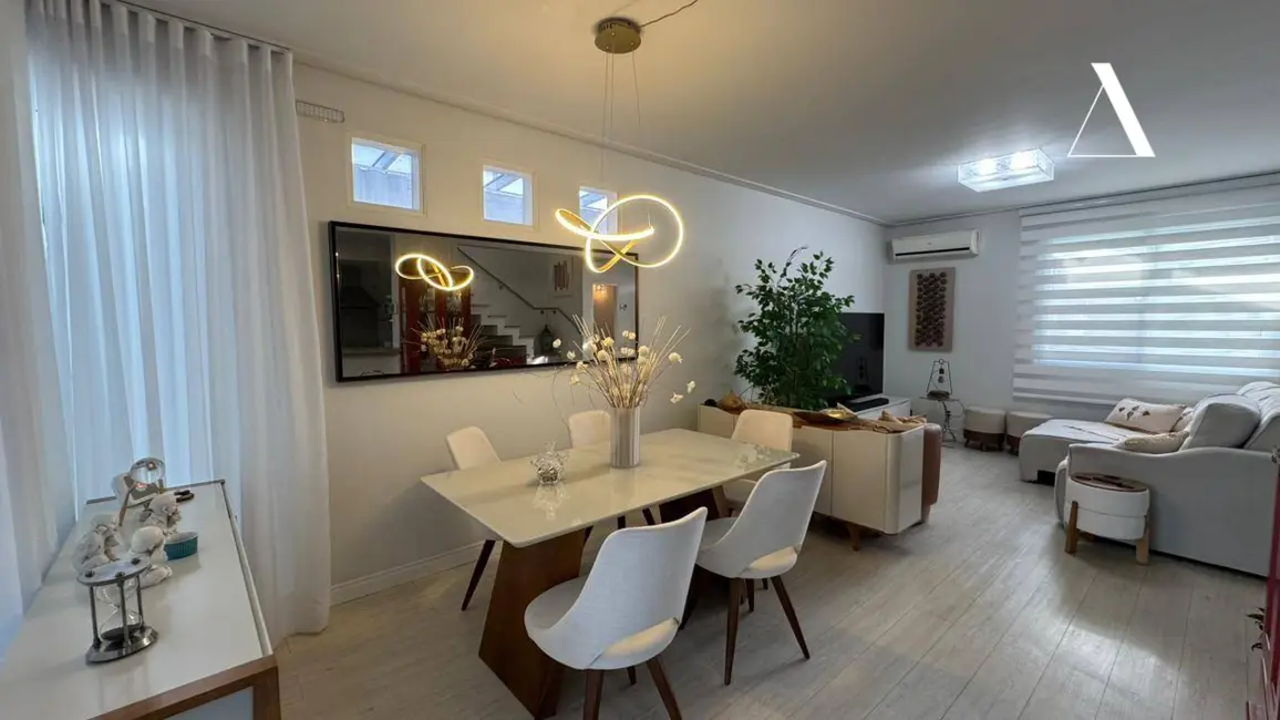 Foto 1 de Casa com 3 quartos à venda, 127m2 em Anita Garibaldi, Joinville - SC