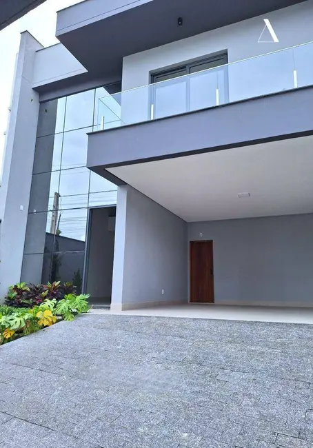 Casa com 3 quartos à venda, 207m2 em América, Joinville - SC - imagem 2 Foto 2 de Casa com 3 quartos à venda, 207m2 em América, Joinville - SC