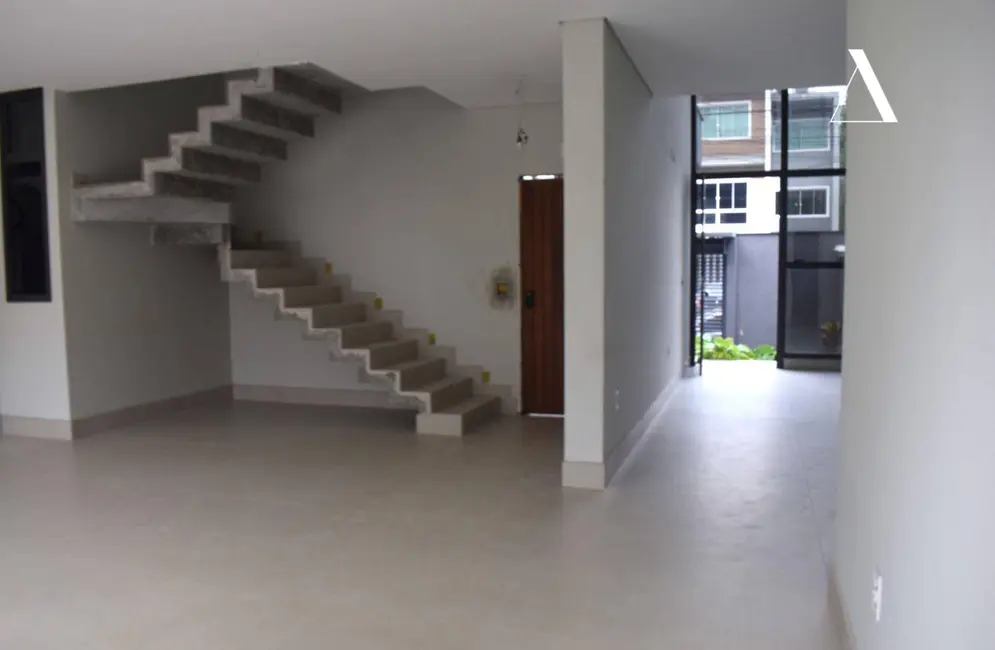 Casa com 3 quartos à venda, 207m2 em América, Joinville - SC - imagem 9 Foto 9 de Casa com 3 quartos à venda, 207m2 em América, Joinville - SC