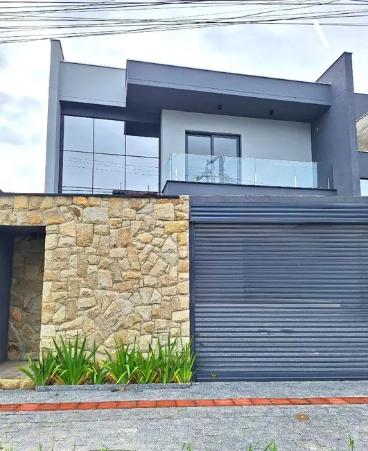 Casa com 3 quartos à venda, 207m2 em América, Joinville - SC - imagem 1 Foto 1 de Casa com 3 quartos à venda, 207m2 em América, Joinville - SC