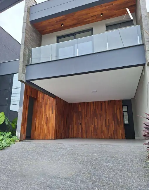 Casa com 3 quartos à venda, 207m2 em América, Joinville - SC - imagem 1 Foto 1 de Casa com 3 quartos à venda, 207m2 em América, Joinville - SC