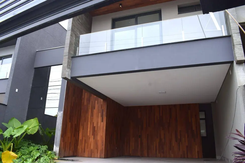 Casa com 3 quartos à venda, 207m2 em América, Joinville - SC - imagem 5 Foto 5 de Casa com 3 quartos à venda, 207m2 em América, Joinville - SC