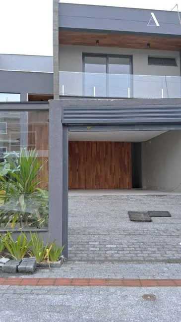 Casa com 3 quartos à venda, 207m2 em América, Joinville - SC - imagem 2 Foto 2 de Casa com 3 quartos à venda, 207m2 em América, Joinville - SC