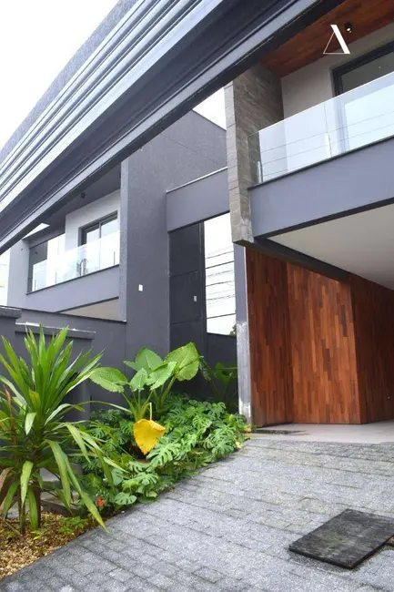 Casa com 3 quartos à venda, 207m2 em América, Joinville - SC - imagem 3 Foto 3 de Casa com 3 quartos à venda, 207m2 em América, Joinville - SC