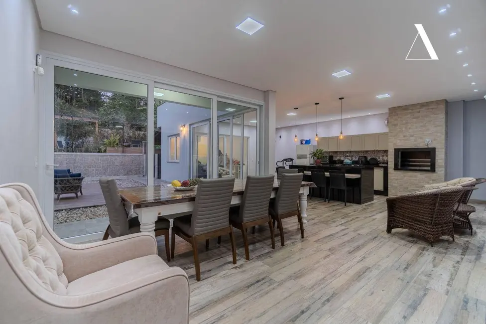 Foto 5 de Casa com 4 quartos à venda, 585m2 em Glória, Joinville - SC