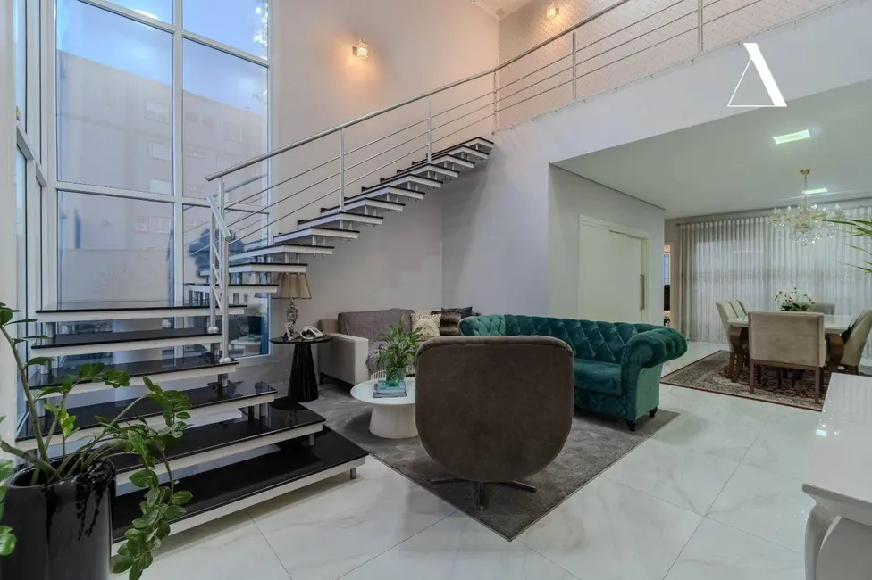 Foto 3 de Casa com 4 quartos à venda, 585m2 em Glória, Joinville - SC