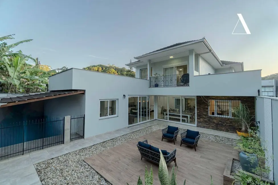 Foto 2 de Casa com 4 quartos à venda, 585m2 em Glória, Joinville - SC