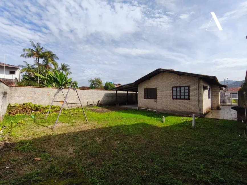 Foto 1 de Terreno / Lote à venda, 373m2 em Iririú, Joinville - SC