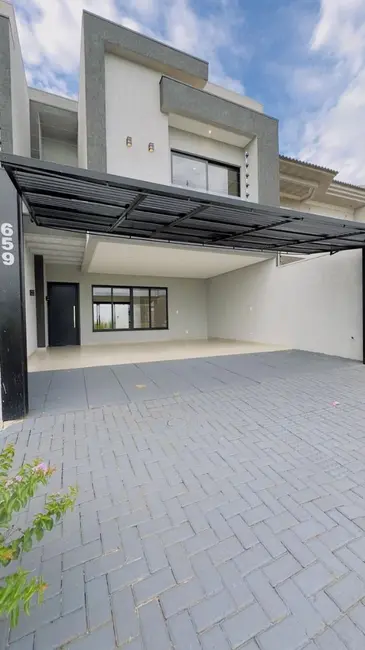 Foto 1 de Sobrado com 3 quartos à venda, 153m2 em Cascavel - PR