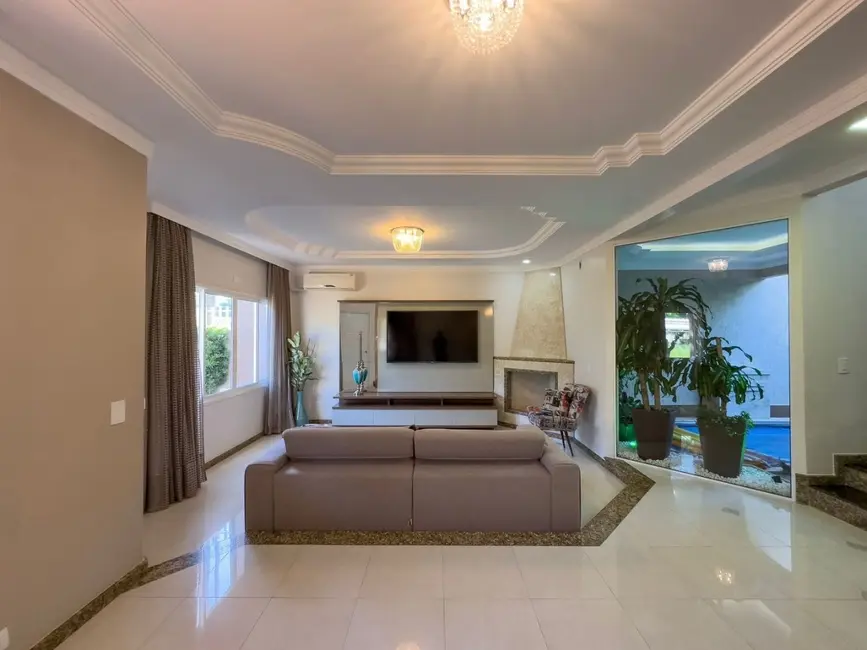 Sobrado com 4 quartos à venda, 180m2 em Cascavel - PR - imagem 9 Foto 9 de Sobrado com 4 quartos à venda, 180m2 em Cascavel - PR