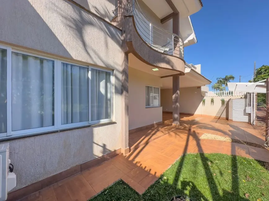 Sobrado com 4 quartos à venda, 180m2 em Cascavel - PR - imagem 4 Foto 4 de Sobrado com 4 quartos à venda, 180m2 em Cascavel - PR