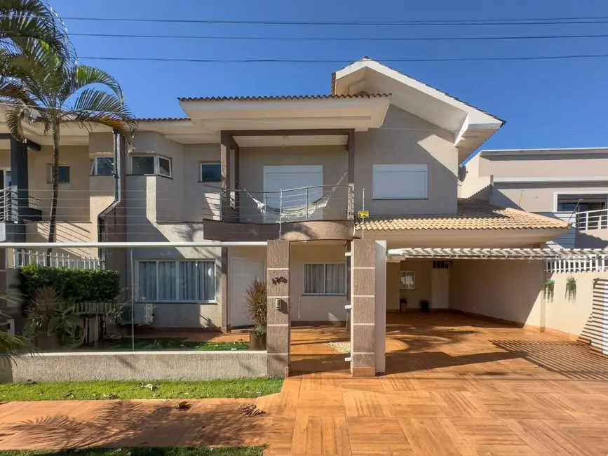 Sobrado com 4 quartos à venda, 180m2 em Cascavel - PR - imagem 1 Foto 1 de Sobrado com 4 quartos à venda, 180m2 em Cascavel - PR