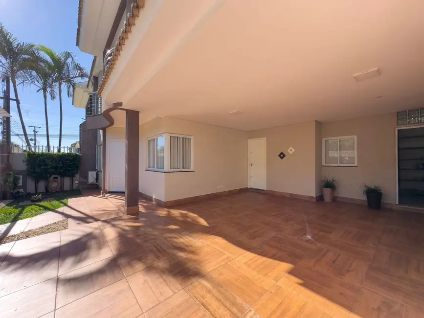 Sobrado com 4 quartos à venda, 180m2 em Cascavel - PR - imagem 3 Foto 3 de Sobrado com 4 quartos à venda, 180m2 em Cascavel - PR