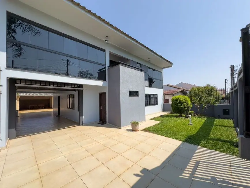 Foto 1 de Sobrado com 3 quartos à venda, 390m2 em Cascavel - PR