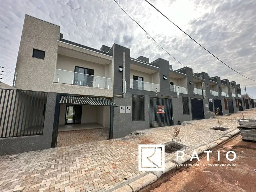 Foto 1 de Sobrado com 3 quartos à venda, 126m2 em Esmeralda, Cascavel - PR
