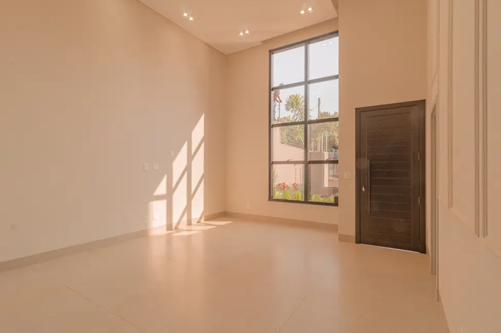 Casa com 3 quartos à venda, 431m2 em Neva, Cascavel - PR - imagem 3 Foto 3 de Casa com 3 quartos à venda, 431m2 em Neva, Cascavel - PR