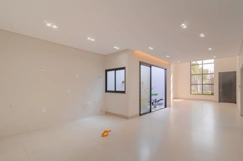 Casa com 3 quartos à venda, 431m2 em Neva, Cascavel - PR - imagem 6 Foto 6 de Casa com 3 quartos à venda, 431m2 em Neva, Cascavel - PR