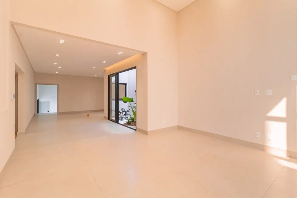 Casa com 3 quartos à venda, 431m2 em Neva, Cascavel - PR - imagem 5 Foto 5 de Casa com 3 quartos à venda, 431m2 em Neva, Cascavel - PR