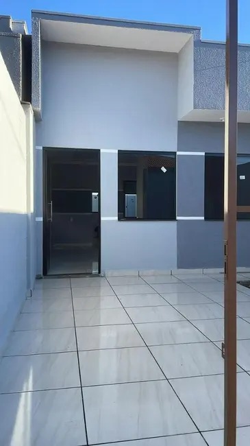 Foto 1 de Casa com 2 quartos à venda, 100m2 em Esmeralda, Cascavel - PR