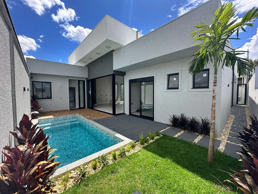 Foto 1 de Casa com 3 quartos à venda, 301m2 em Cascavel - PR