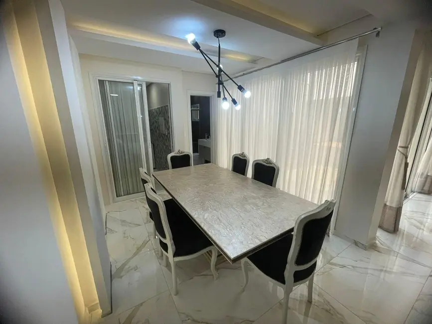 Foto 4 de Sobrado com 3 quartos à venda, 229m2 em Cascavel - PR