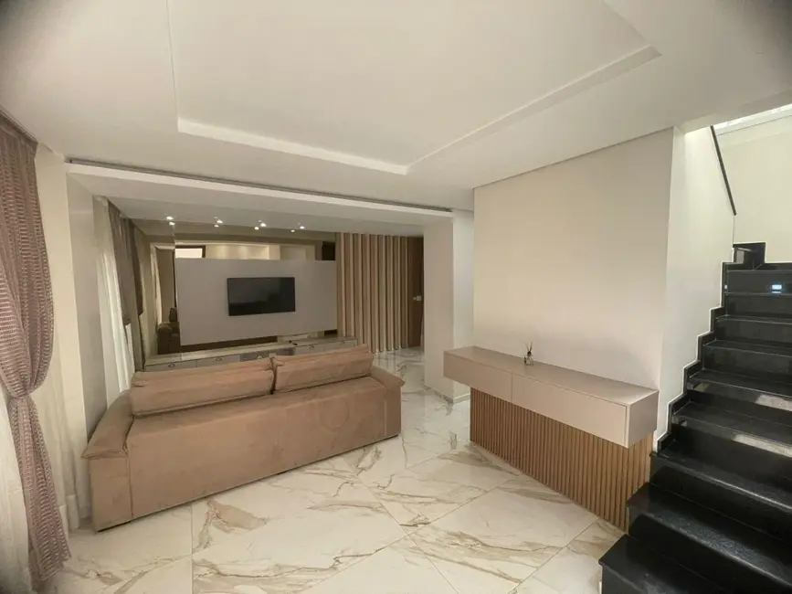 Foto 2 de Sobrado com 3 quartos à venda, 229m2 em Cascavel - PR