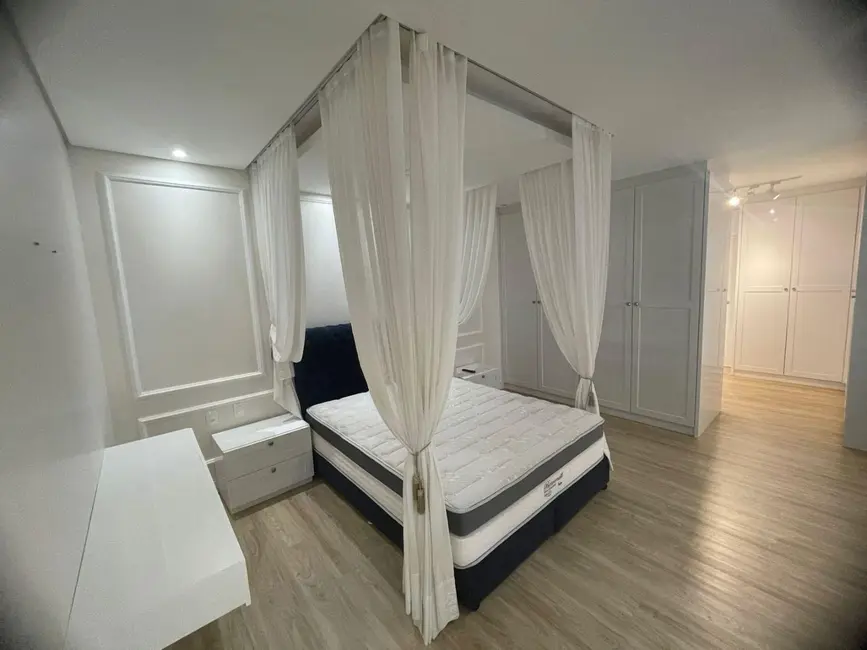 Foto 8 de Sobrado com 3 quartos à venda, 229m2 em Cascavel - PR