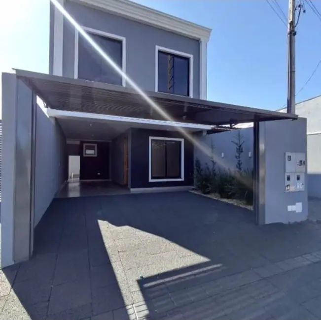 Foto 1 de Sobrado com 3 quartos à venda, 125m2 em Floresta, Cascavel - PR