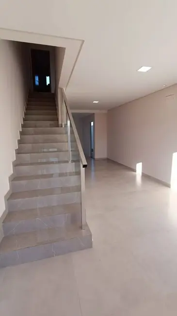 Foto 2 de Sobrado com 3 quartos à venda, 125m2 em Cascavel - PR