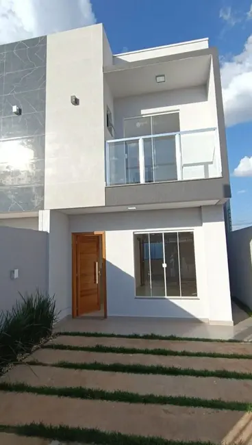 Foto 1 de Sobrado com 3 quartos à venda, 125m2 em Cascavel - PR